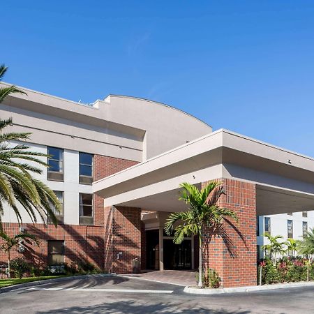 Days Inn & Suites By Wyndham Fort Myers Near Jetblue Park Exterior foto