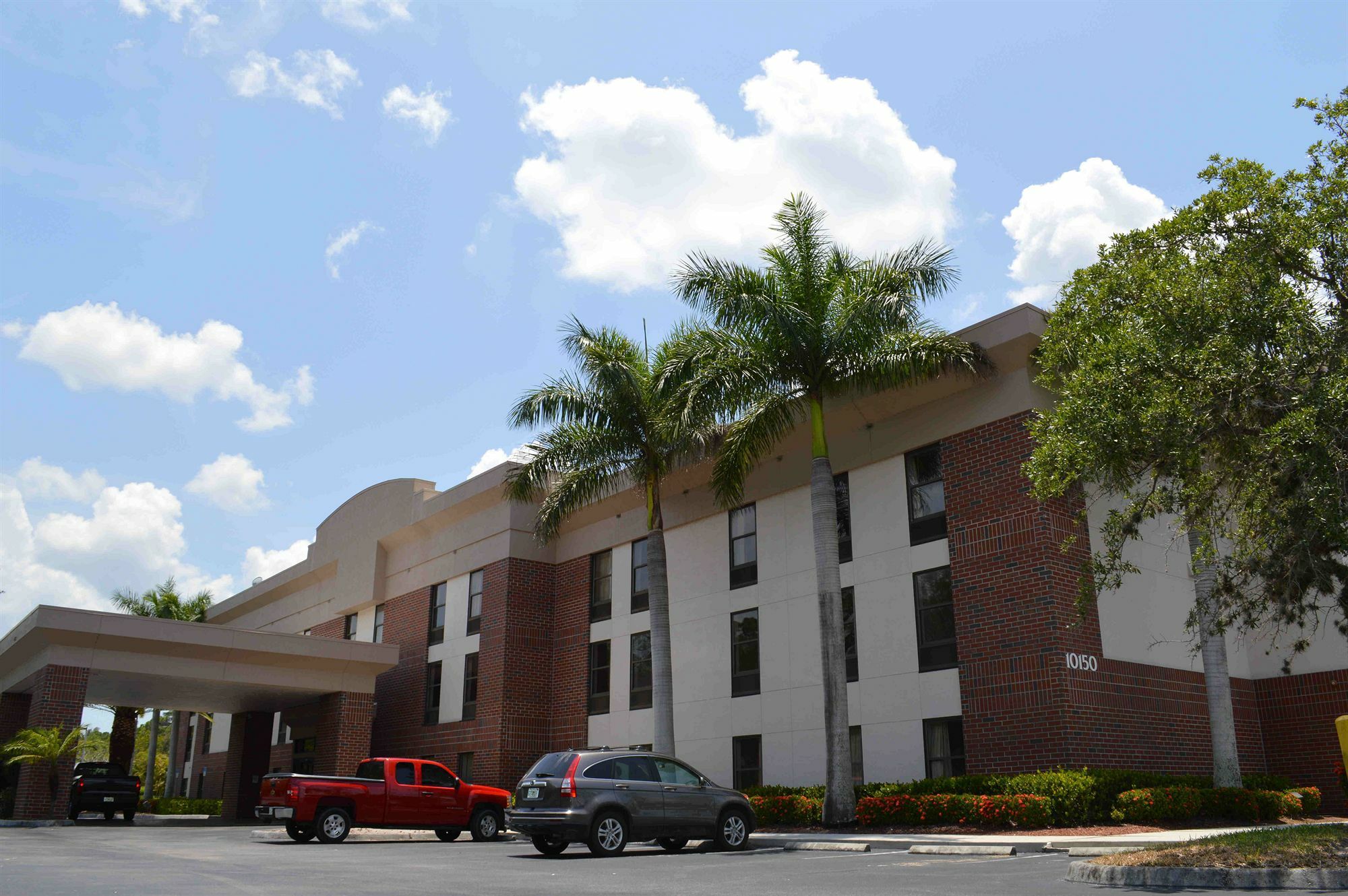 Days Inn & Suites By Wyndham Fort Myers Near Jetblue Park Exterior foto